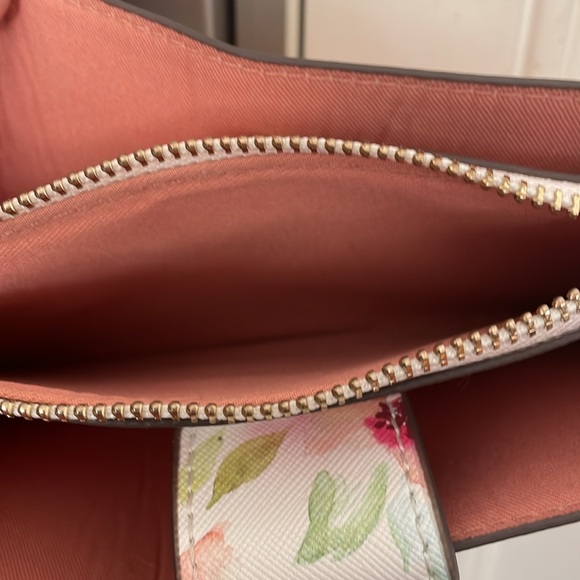 Nanette Jepore crossbody/wristlet, white with floral print - Picture 5 of 5